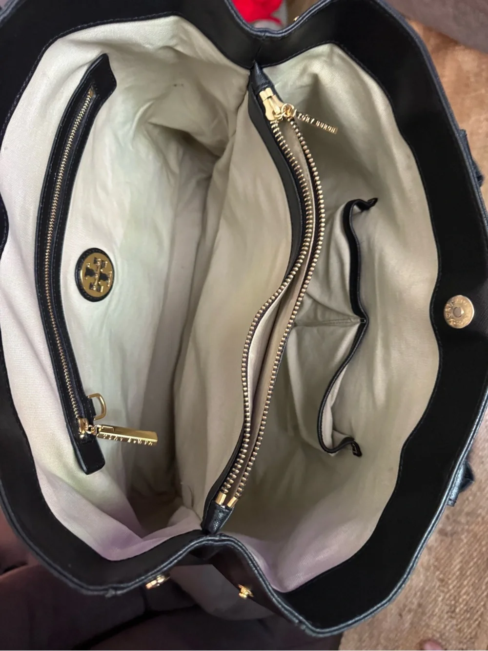 Tory Burch Robinson Saffiano Leather Tote Bag – Black
